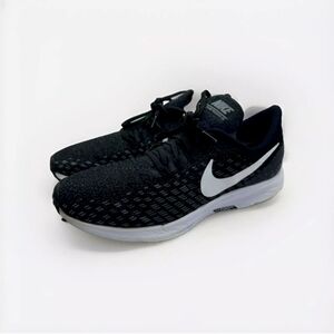 Nike women's zoom pegasus 35 Black and white great condition sz 9.5